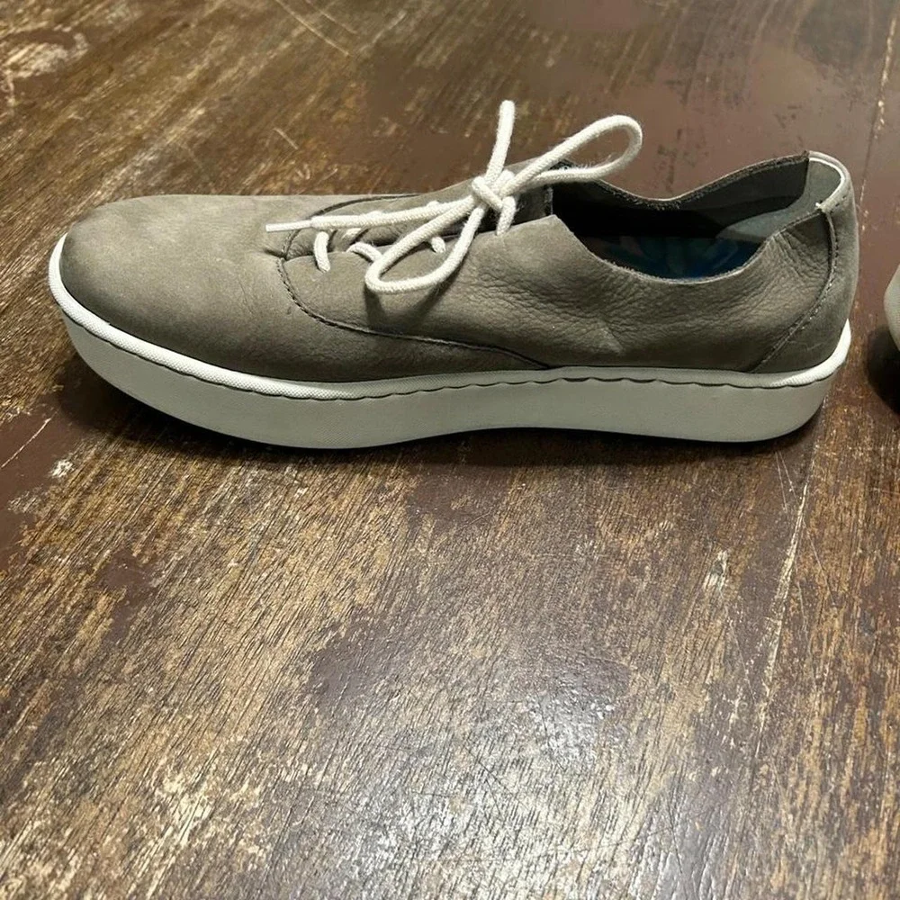 Born crafted footwear olive green size 8